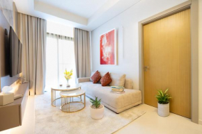 Keyrock Living - Luxurious Apartment with Pool View
